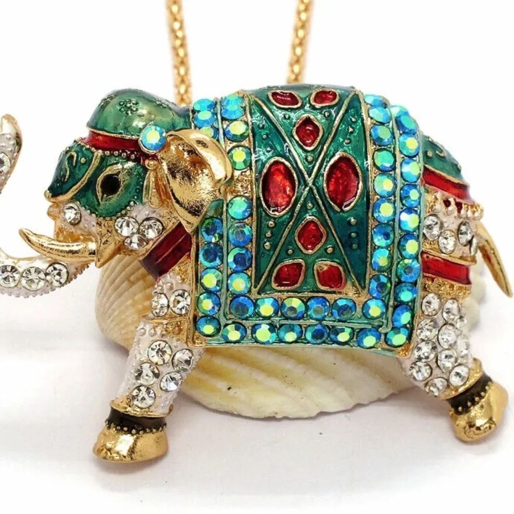 🐘 Betsey Johnson stunning sparkling fancy elephant necklace 🐘